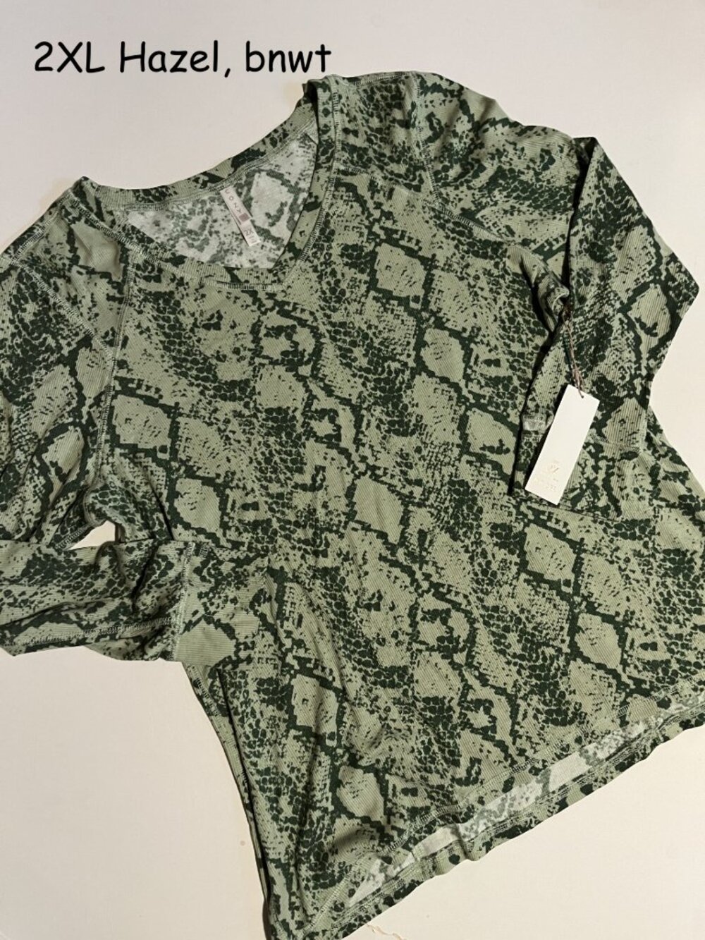 2XL Lularoe Hazel long sleeve v-neck raglan T, green snakeskin print